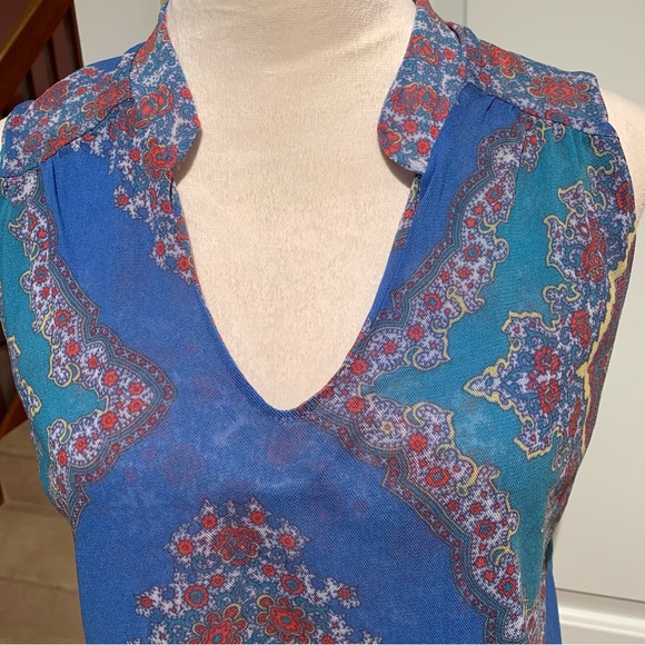 NEW YORK & CO-Sweet Pea, blue floral high/low top. Size M. - Picture 4 of 10